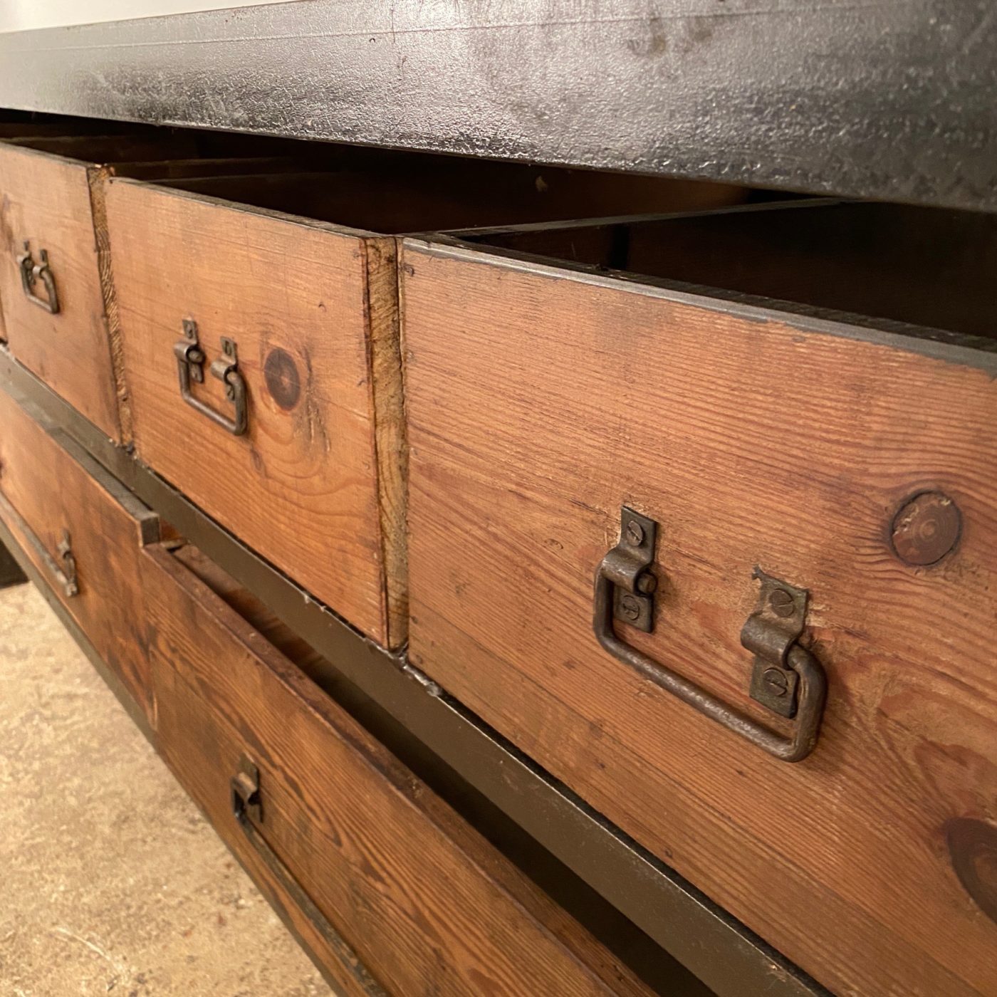 industrial-metal-chest0004