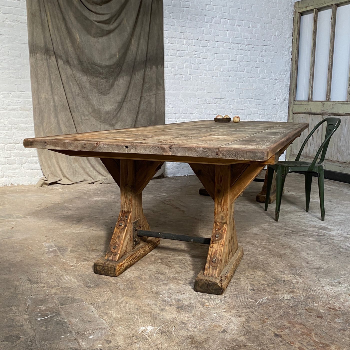 massive-trestle-table0005