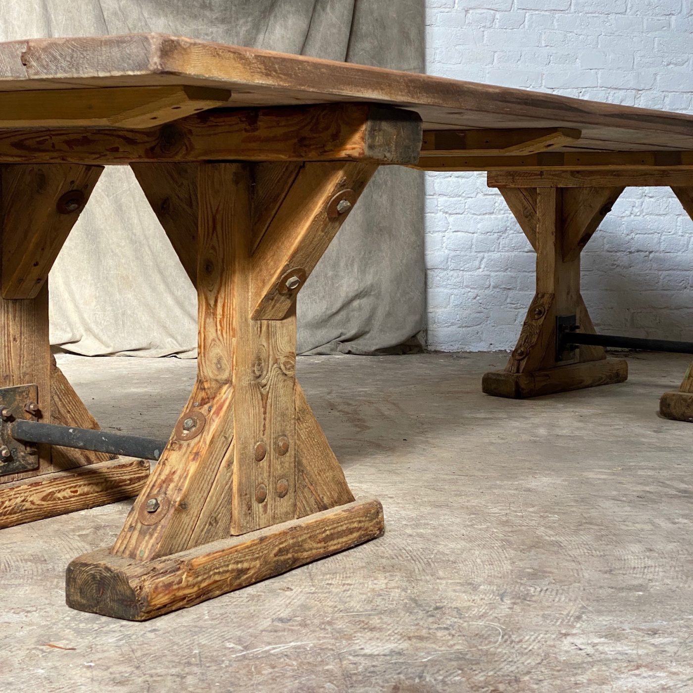 massive-trestle-table0006