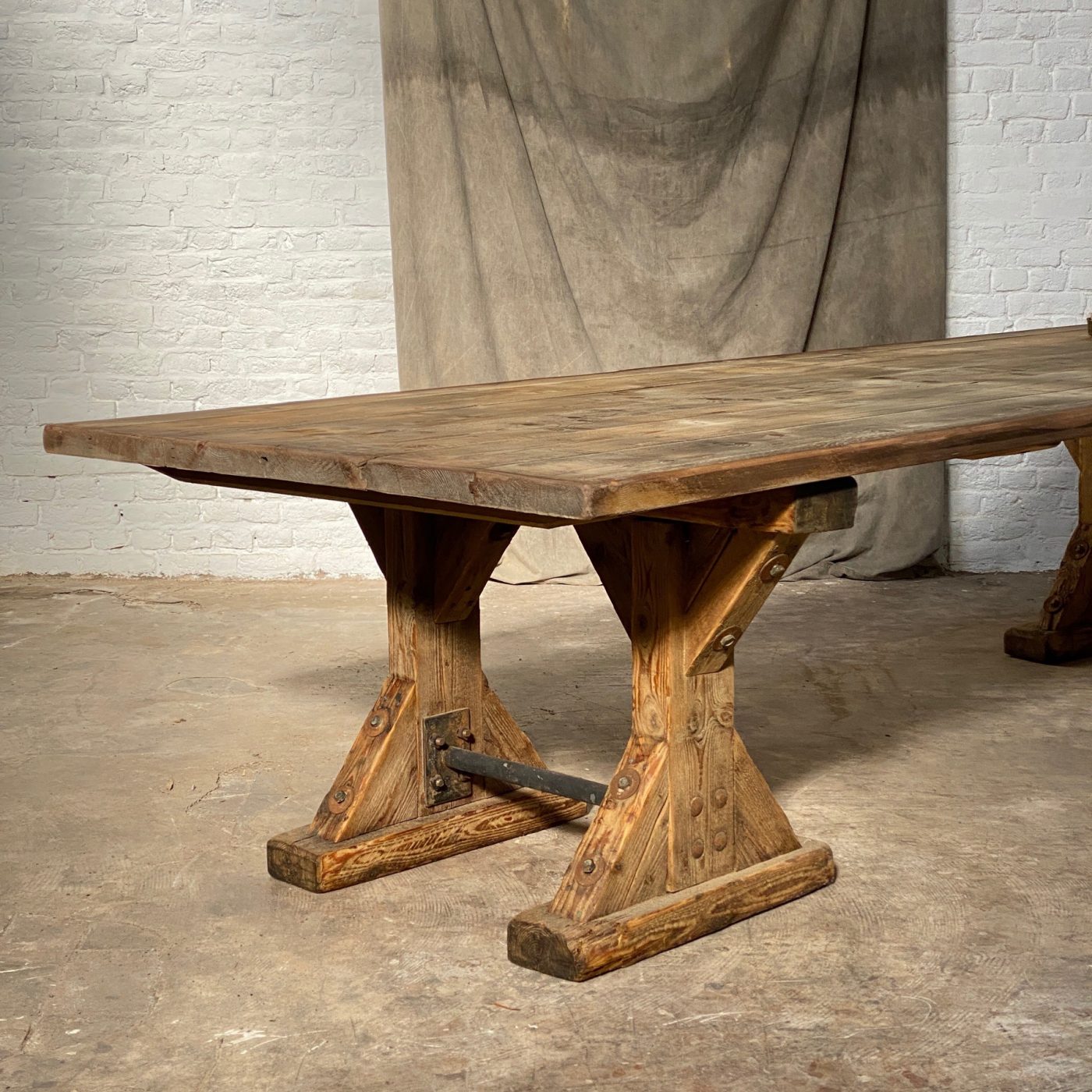 massive-trestle-table0010