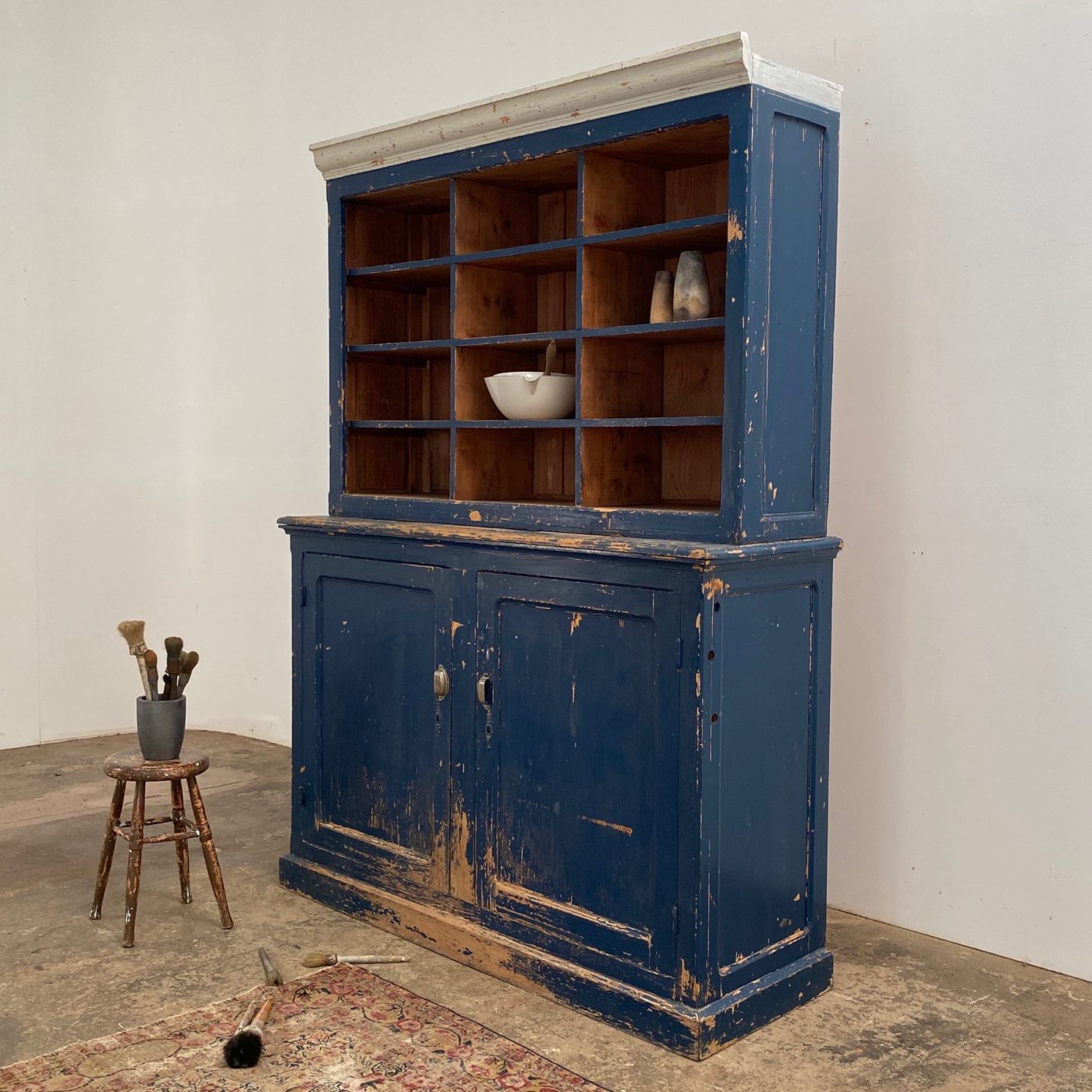 blue-painted-cabinet0000