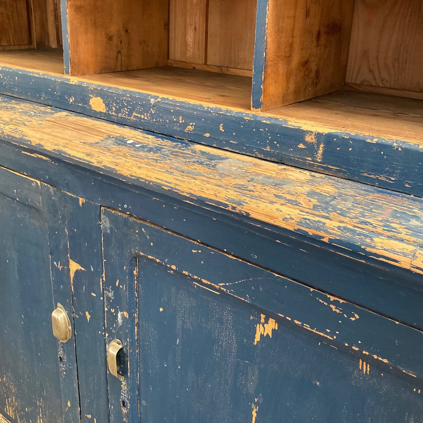 blue-painted-cabinet0009