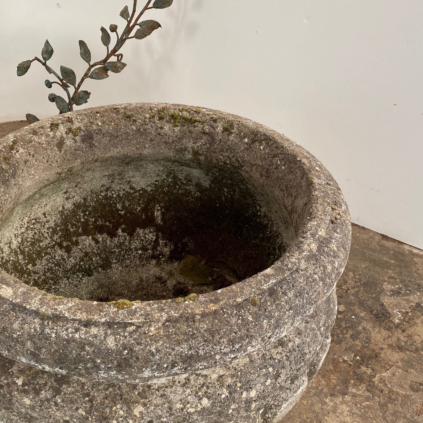 large-concrete-urns0005