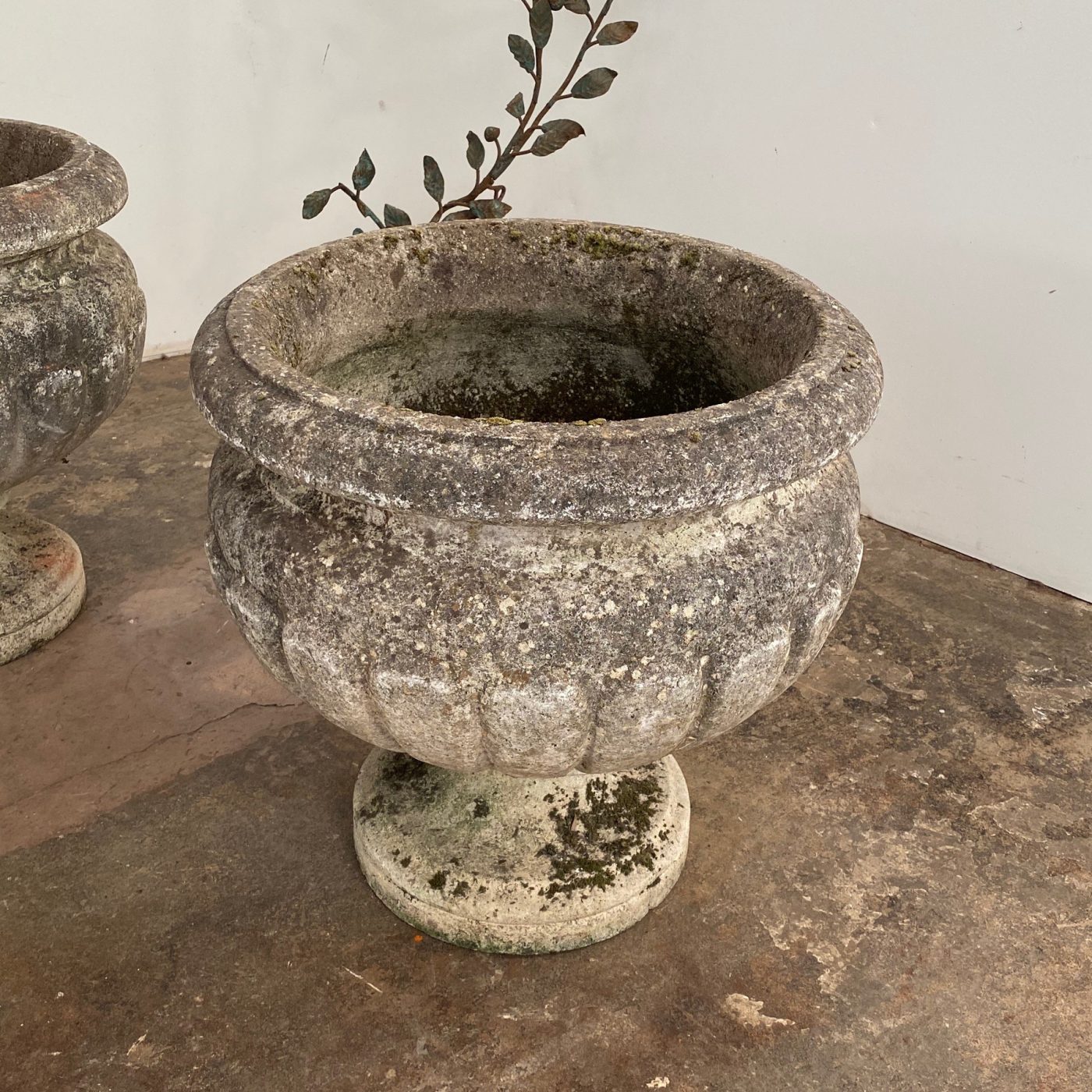 large-concrete-urns0008