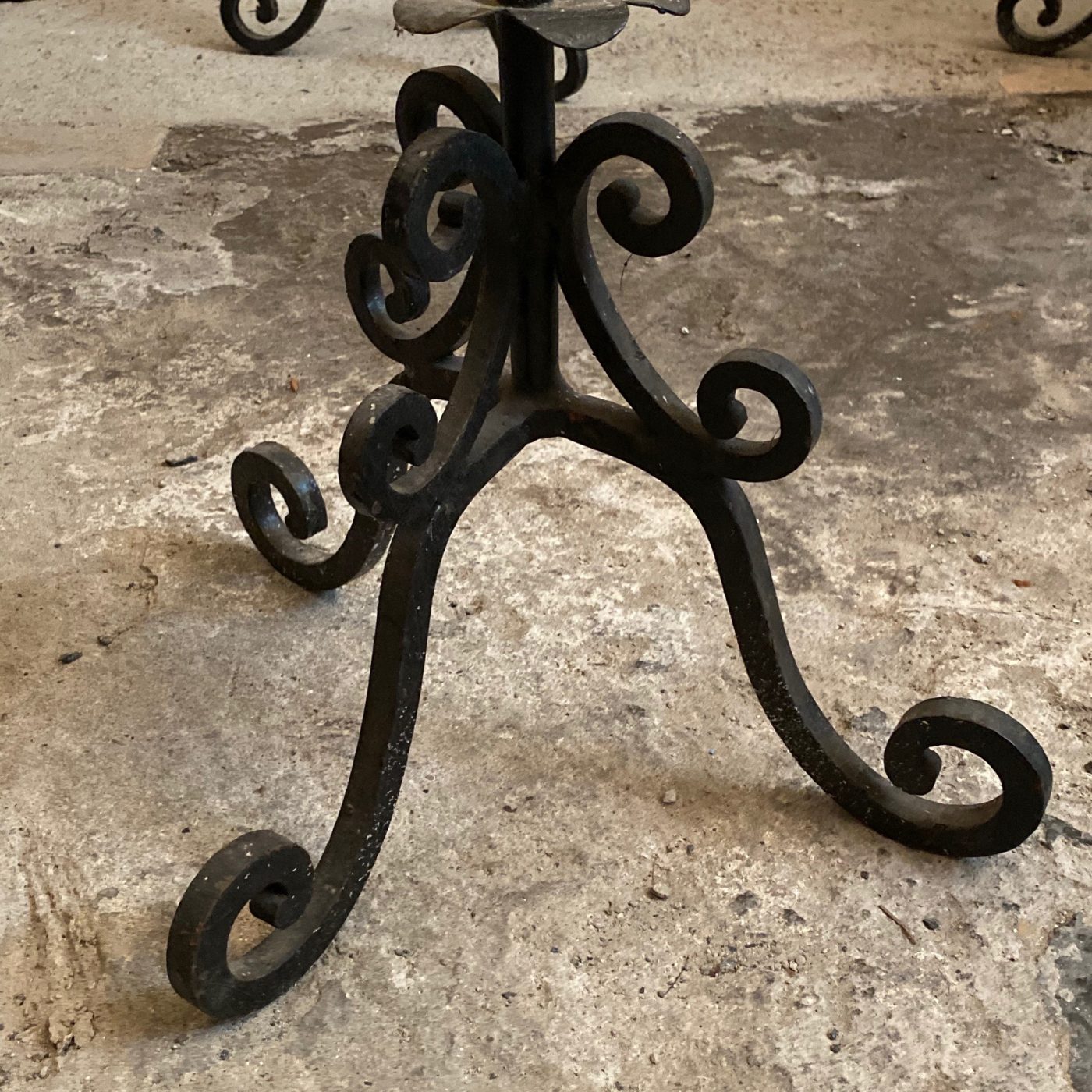 wrought-iron-candlesticks0004