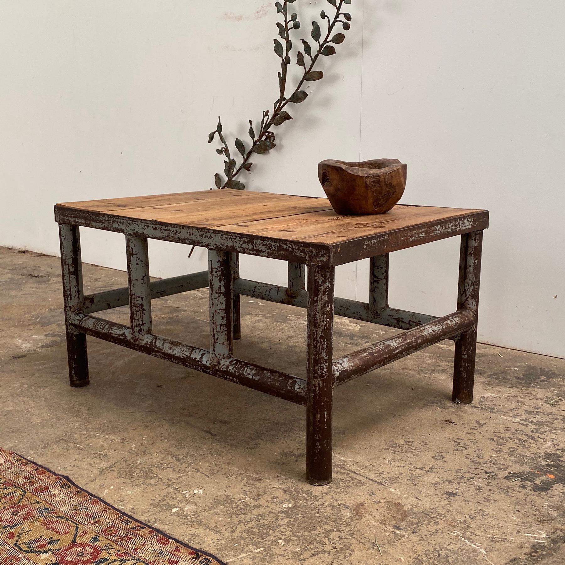 industrial side tables Objet Vagabond