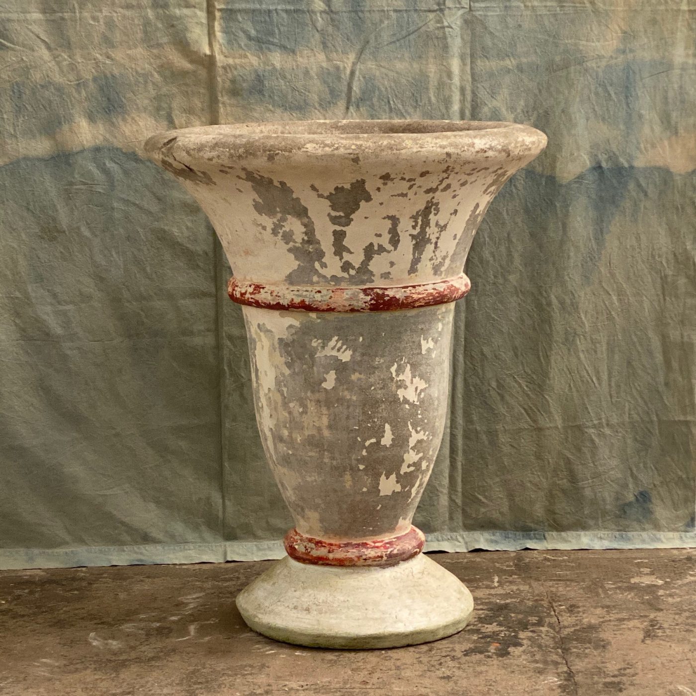 large-concrete-urn0008