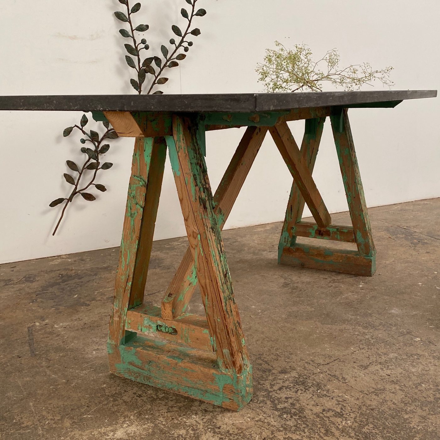 primitive-blue-stone-table0006