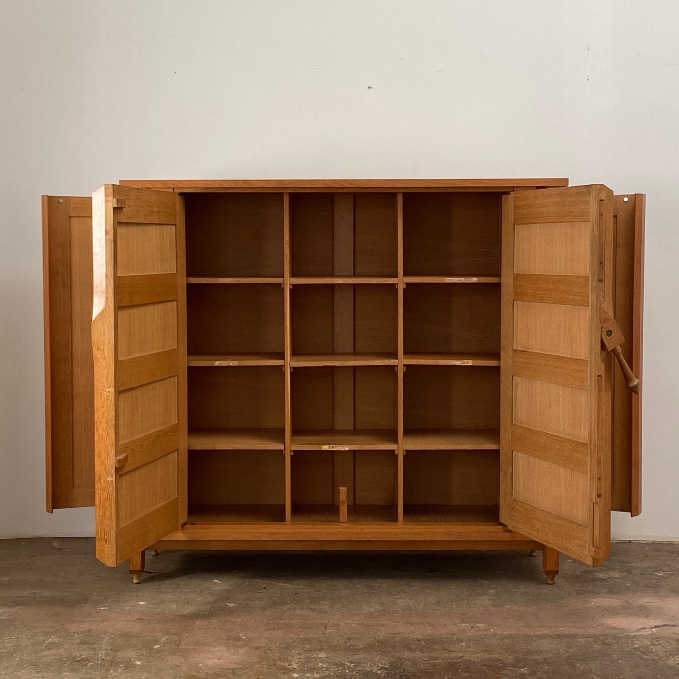 midcentury-oak-cupboard0001