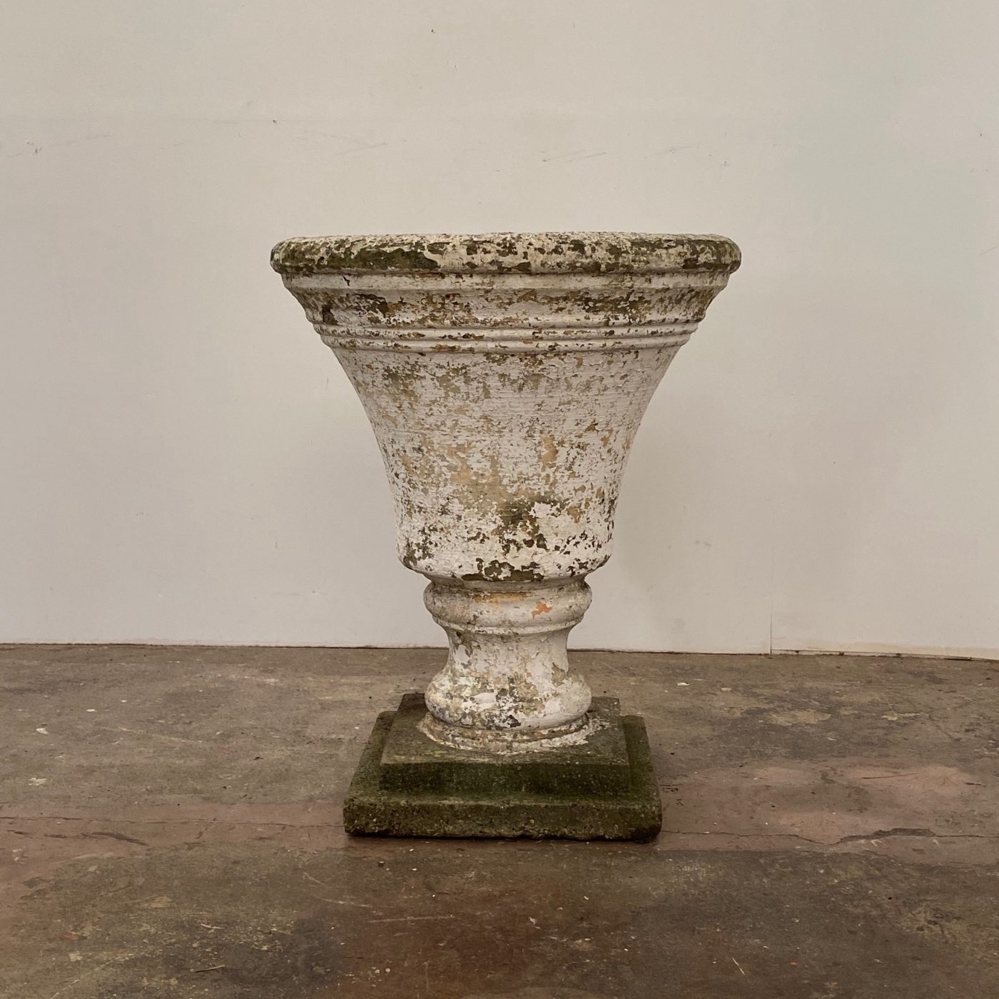 large-concrete-urn0000