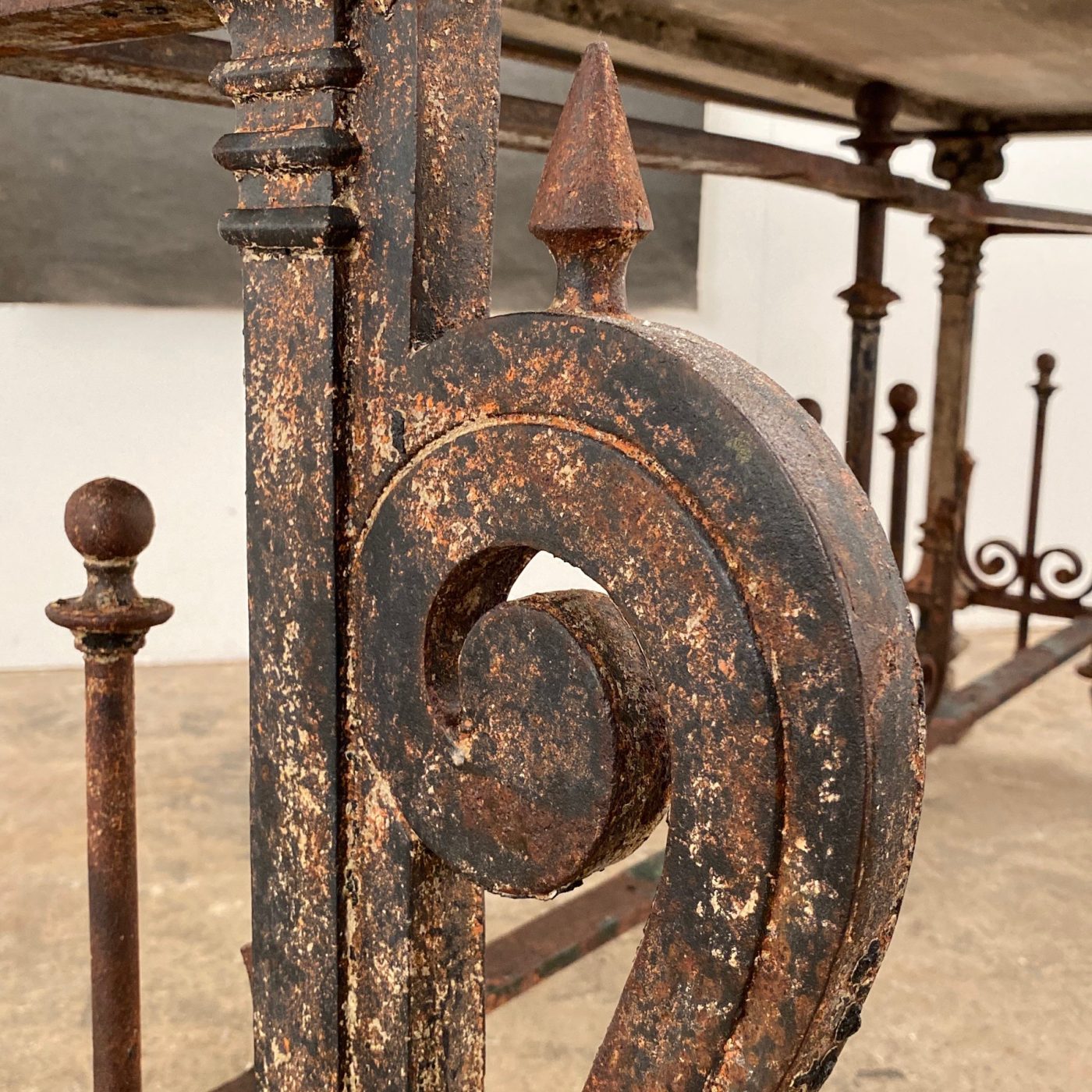 wrought-iron-shop-table0004