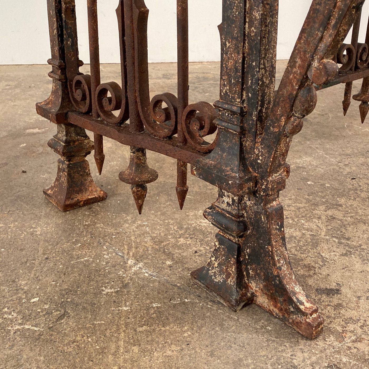 wrought-iron-shop-table0007