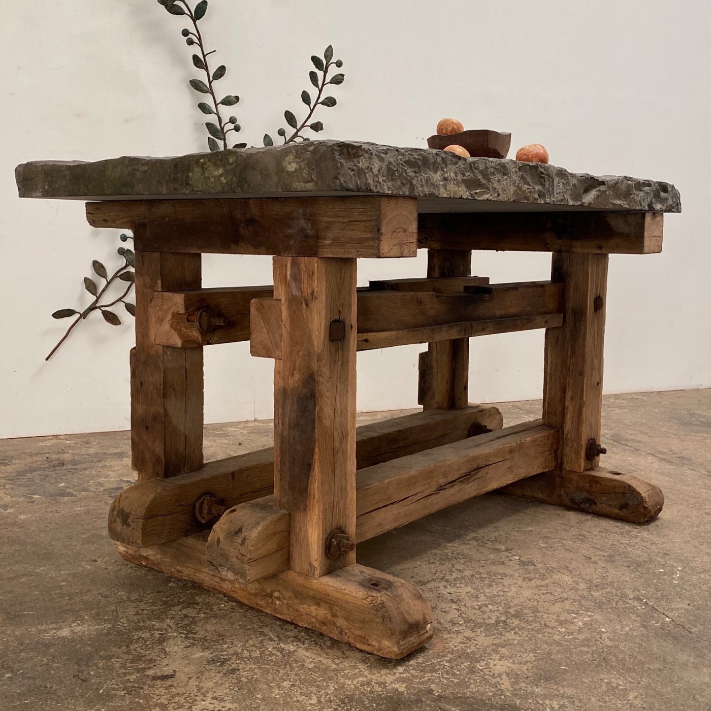 massive-stone-table0009