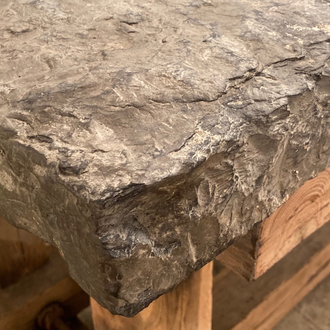 massive-stone-table0010