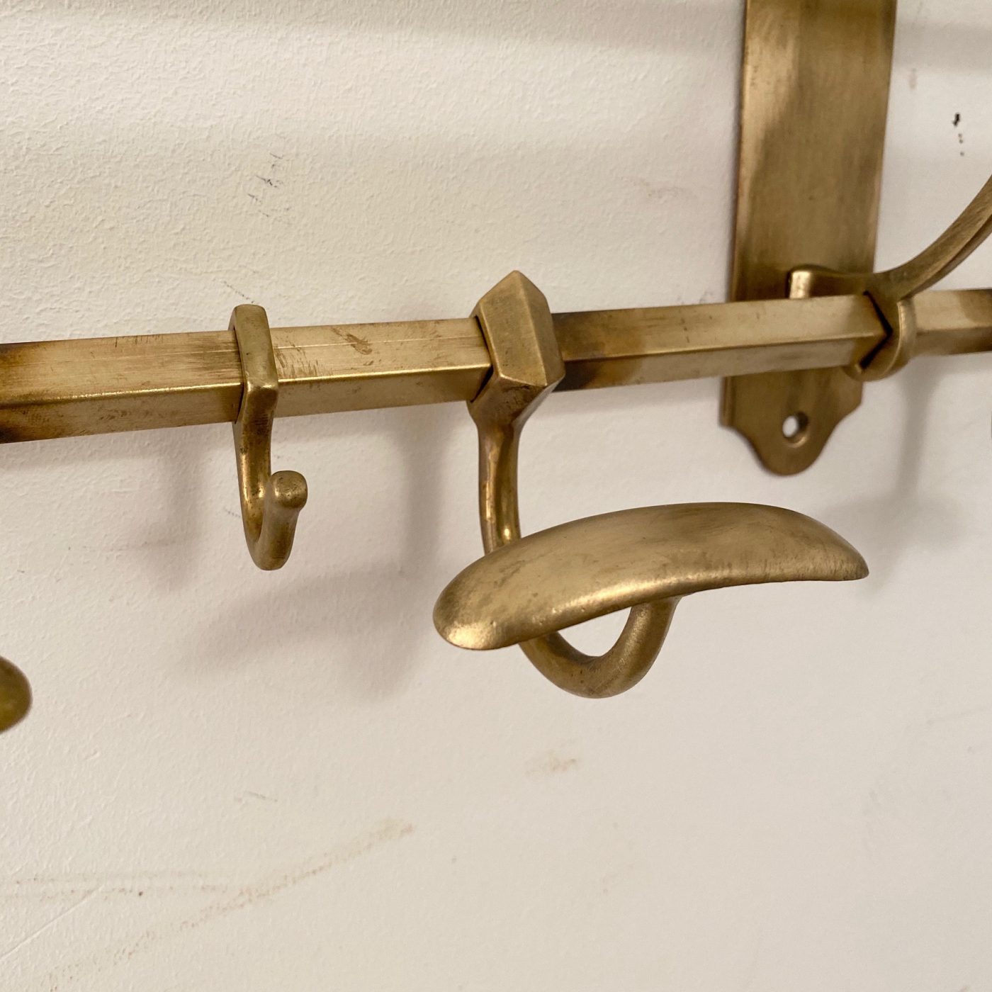 objet-vagabond-brass-coatrack0003