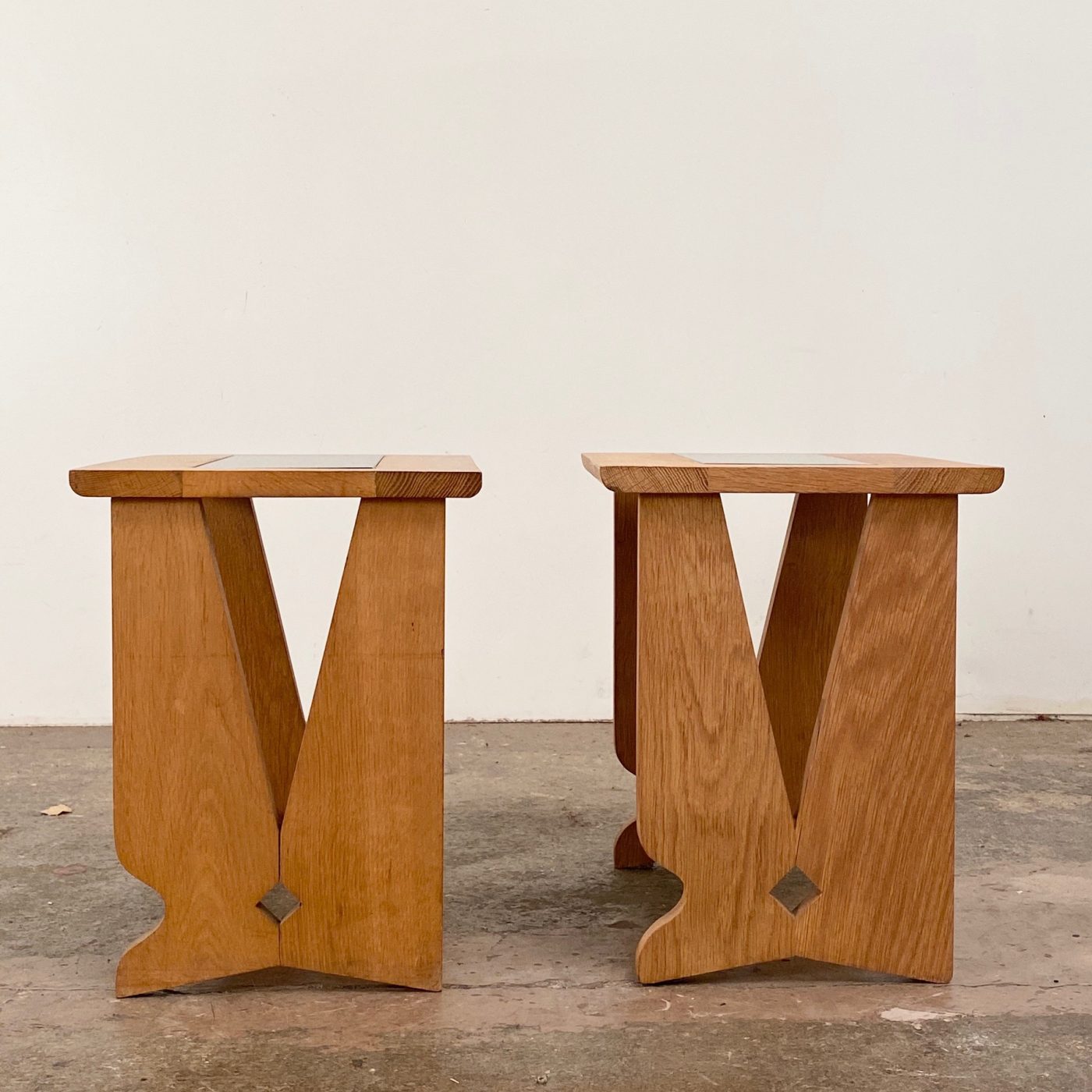 objet-vagabond-guillerme-side-tables0000