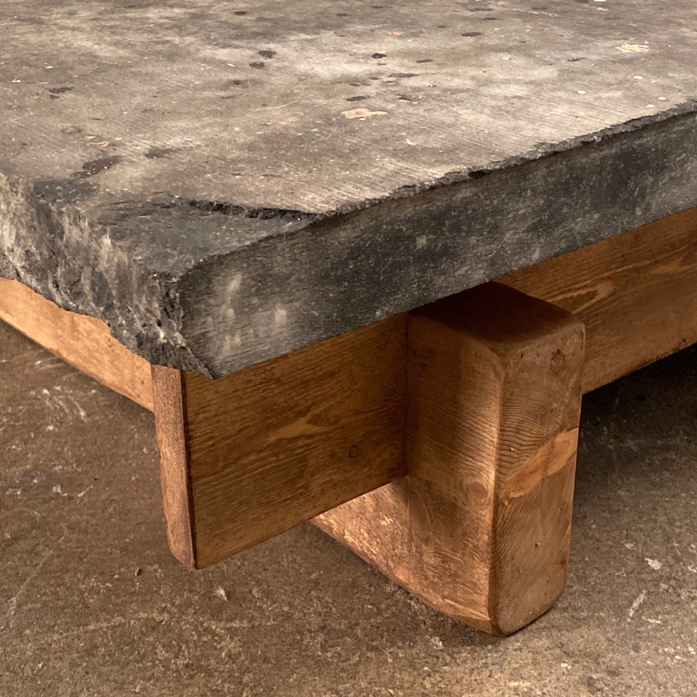 objet-vagabond-stone-table0003