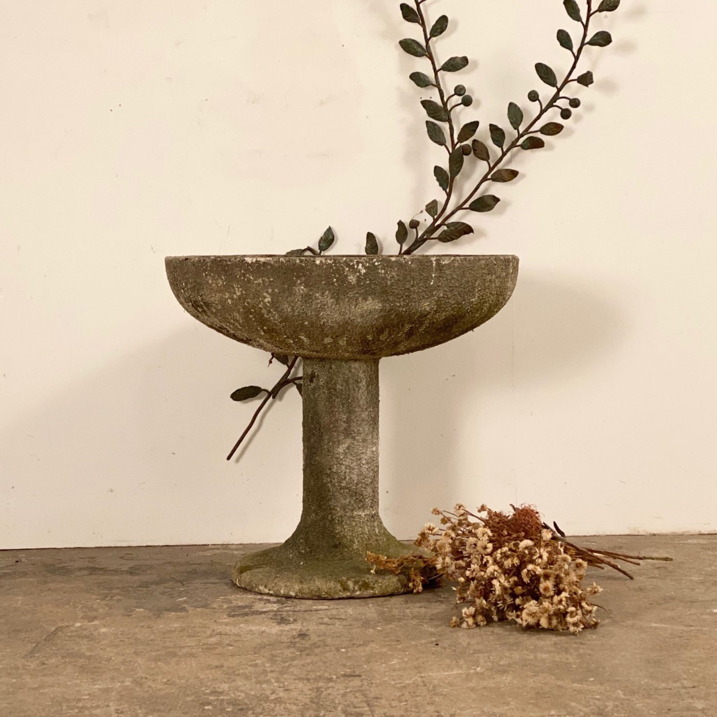 objet-vagabond-concrete-planter0000