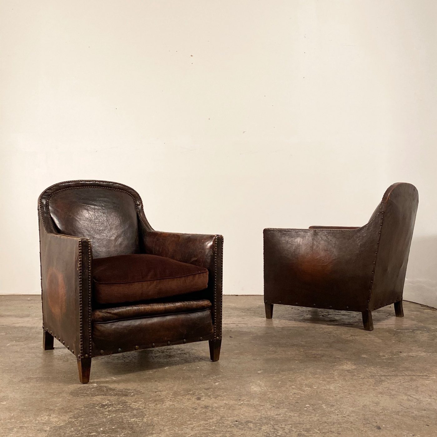 objet-vagabond-leather-armchairs0010