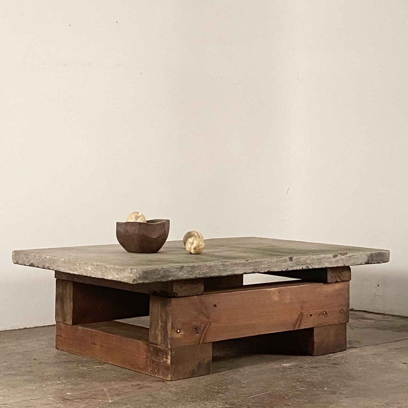 objet-vagabond-stone-low-table0006