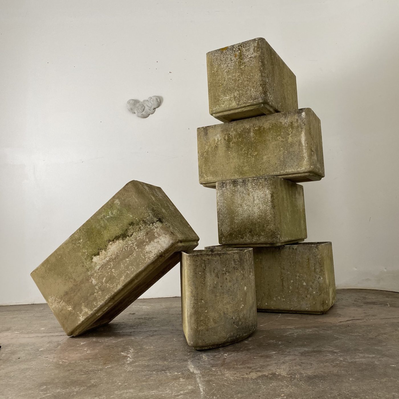 objet-vagabond-huge-concrete-planters0005