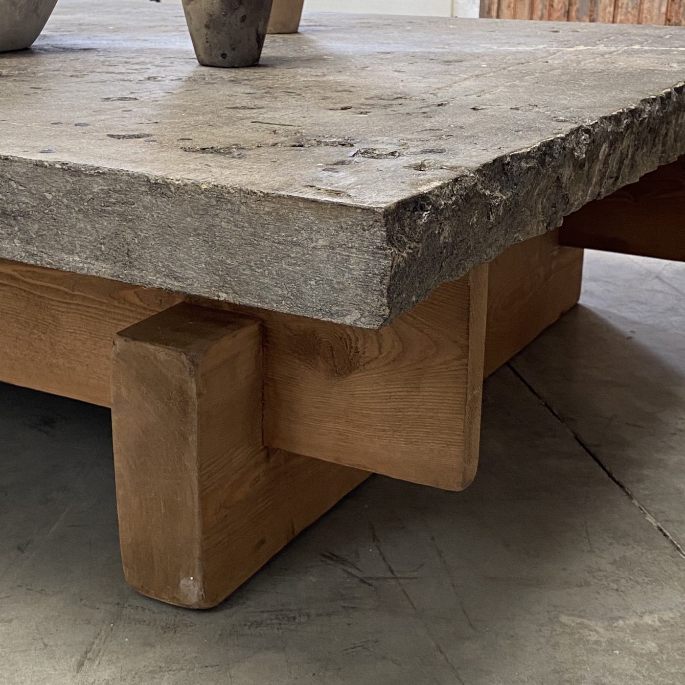 objet-vagabond-stone-table0005