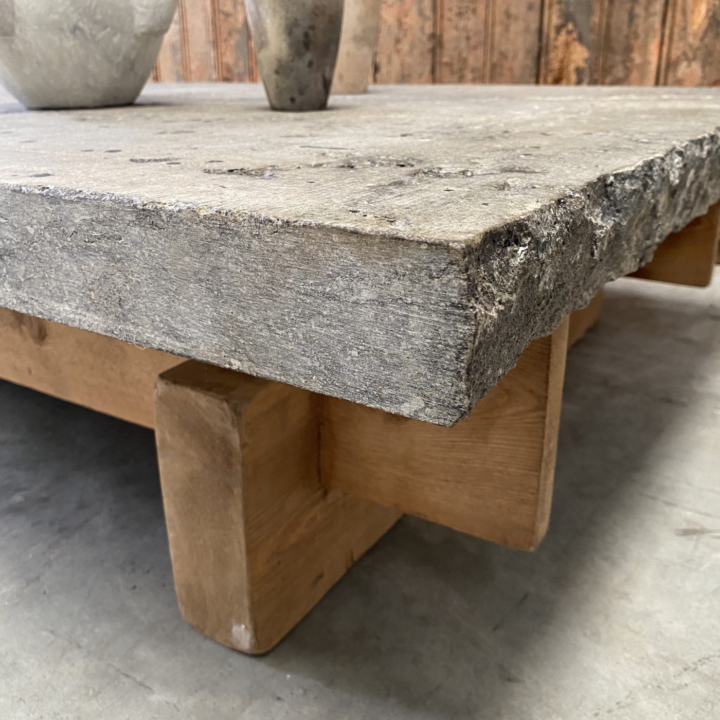 objet-vagabond-stone-table0007