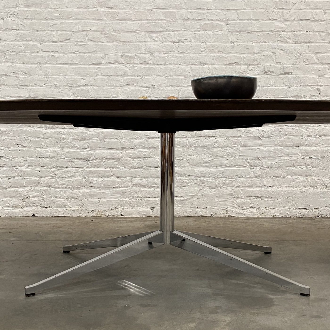 objet-vagabond-knoll-table0006