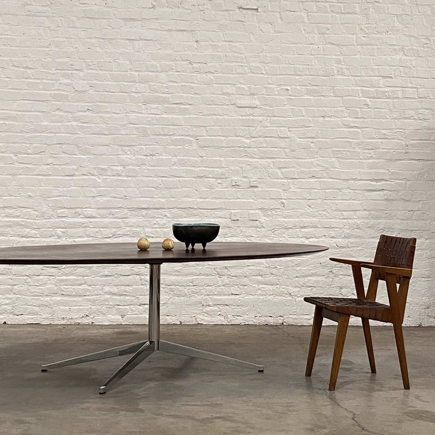 objet-vagabond-knoll-table0008