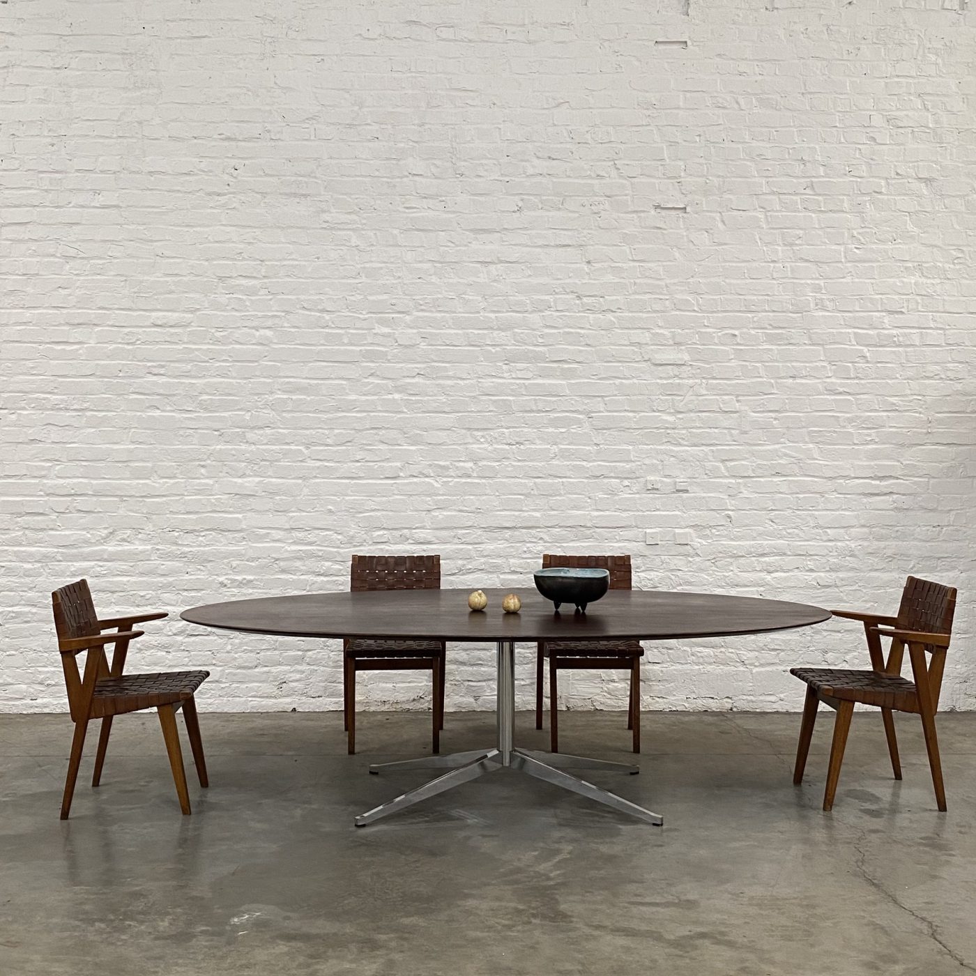 objet-vagabond-knoll-table0009