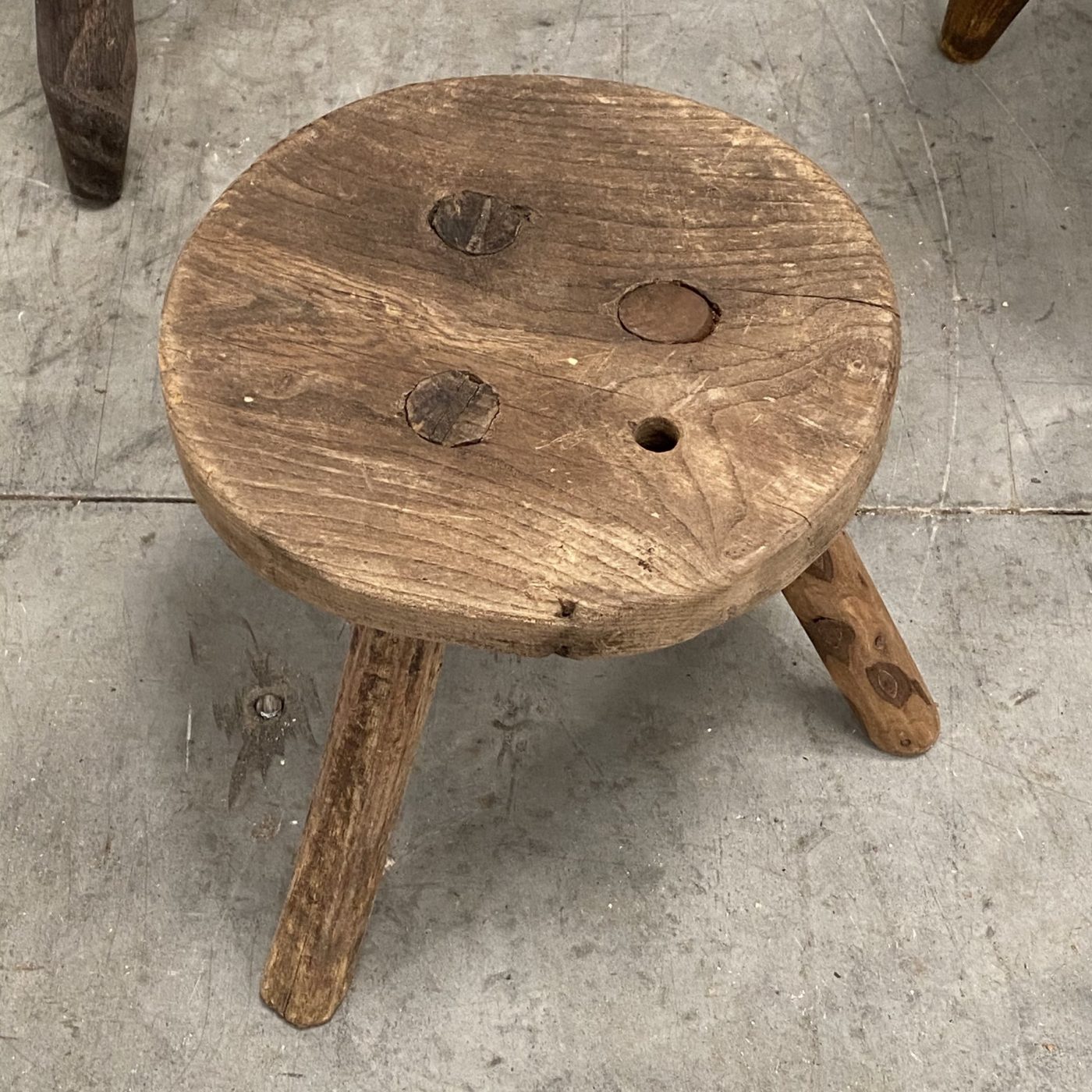 objet-vagabond-primitive-stools0000