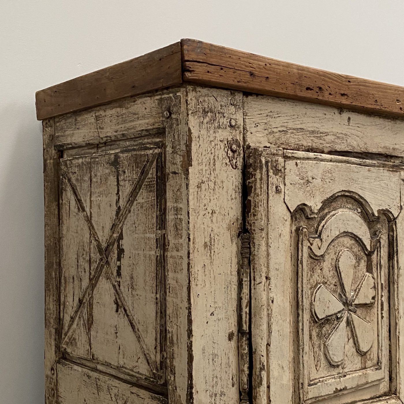 objet-vagabond-painted-cupboard0010