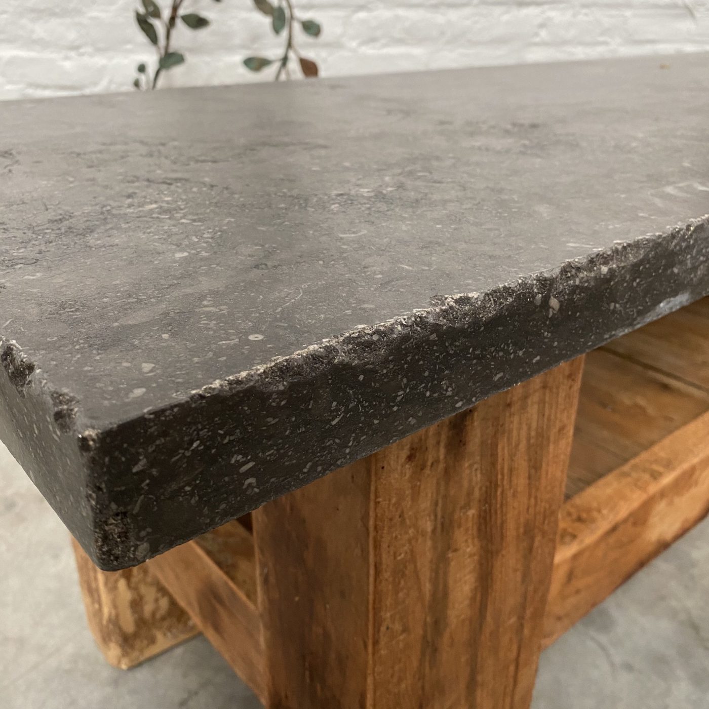 objet-vagabond-stone-table0006