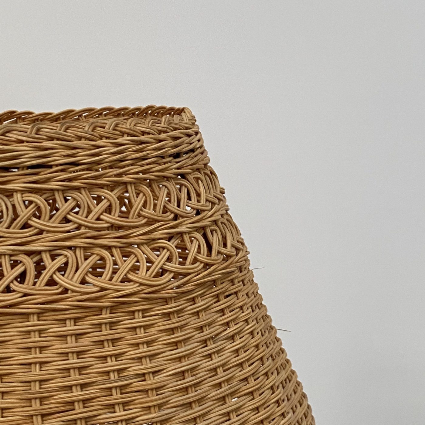 objet-vagabond-rattan-lamps0006