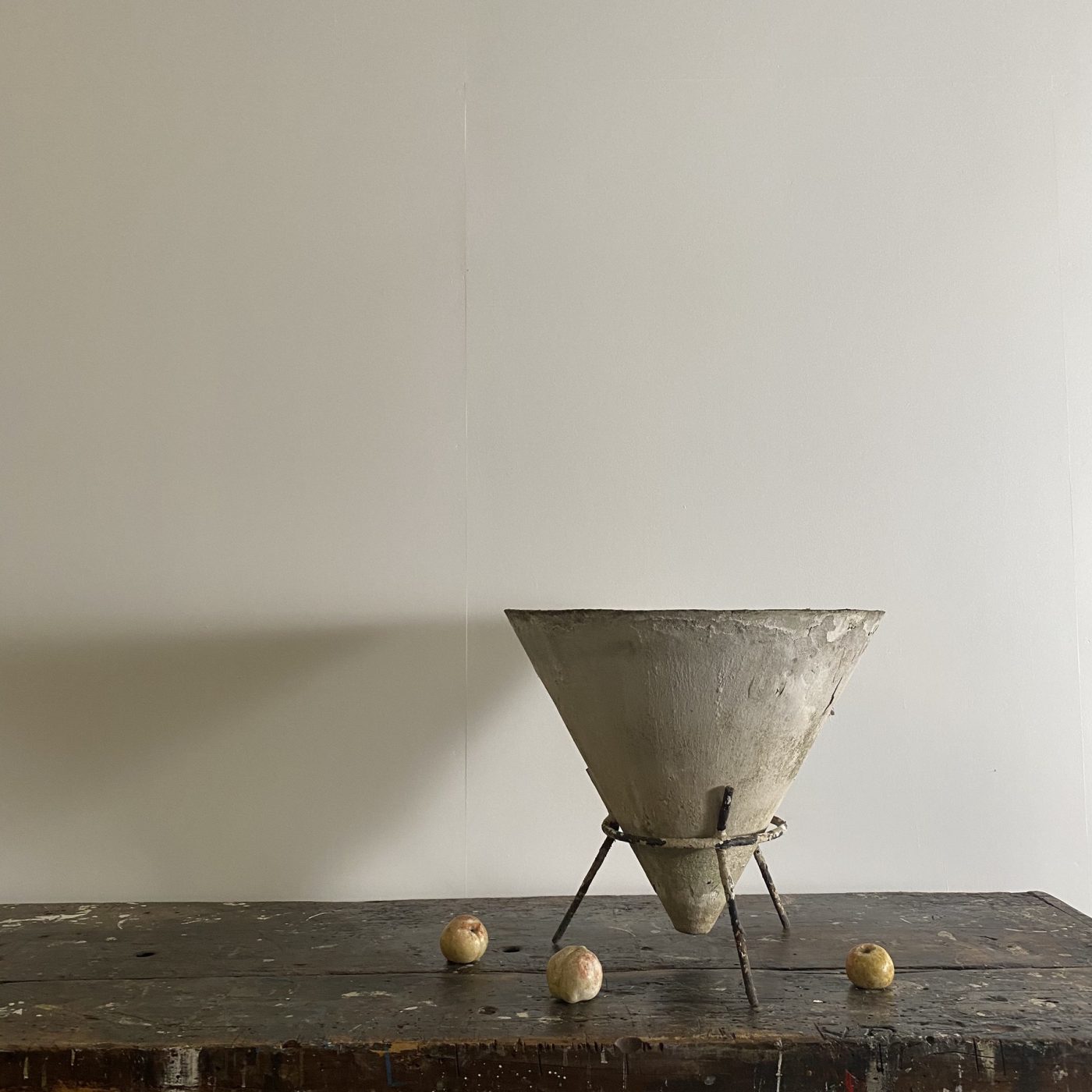 objet-vagabond-concrete-planter0002