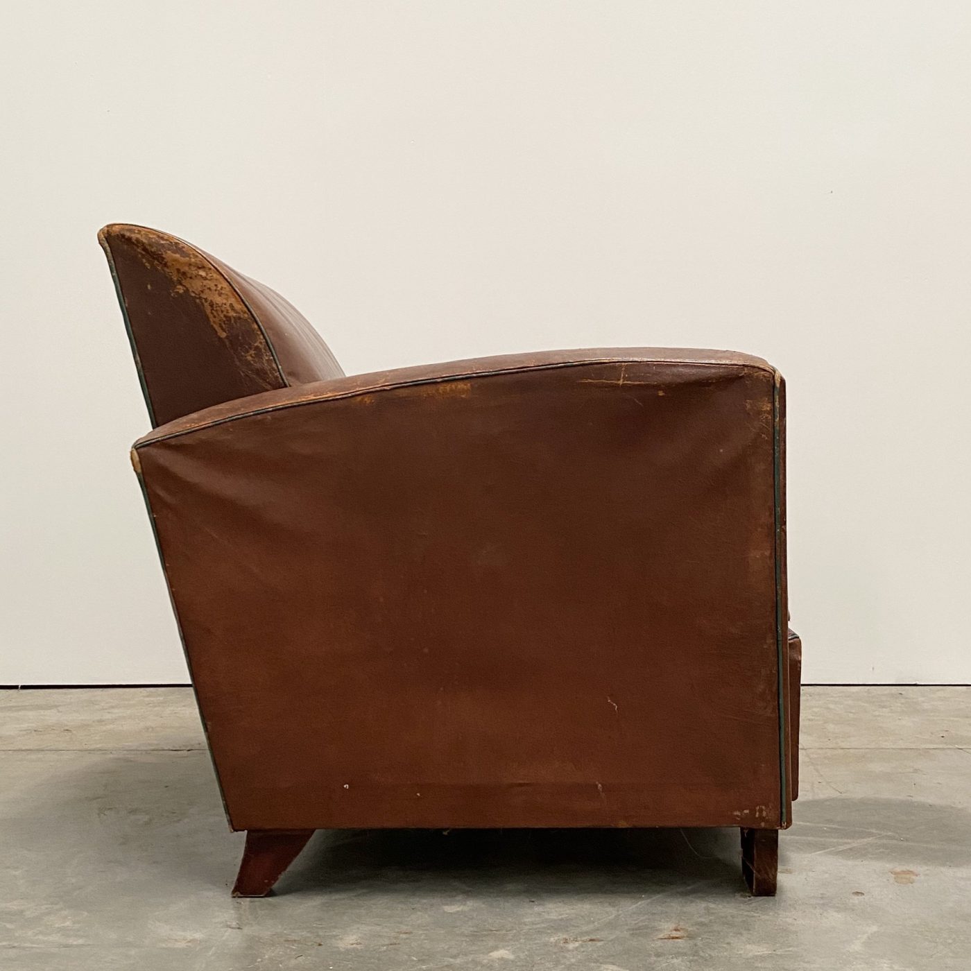 objet-vagabond-leather-chair0003