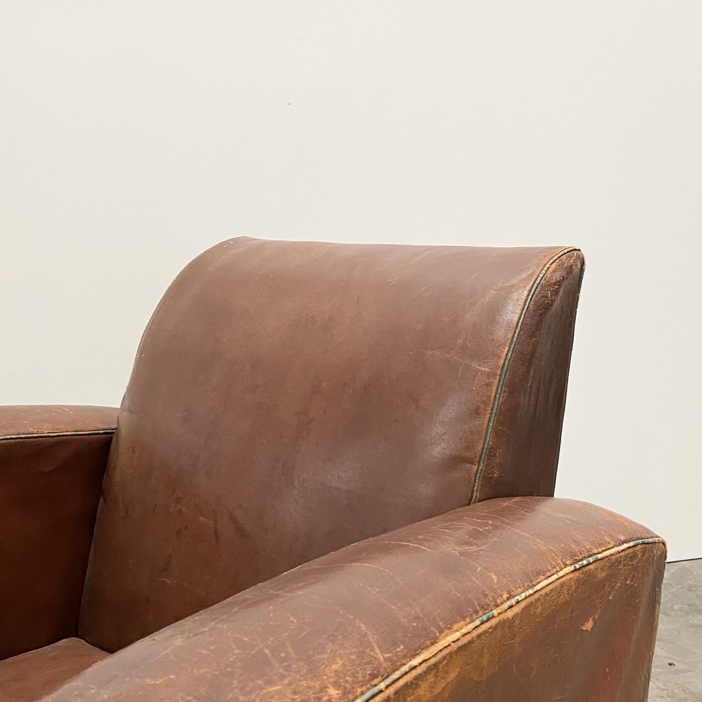 objet-vagabond-leather-chair0004