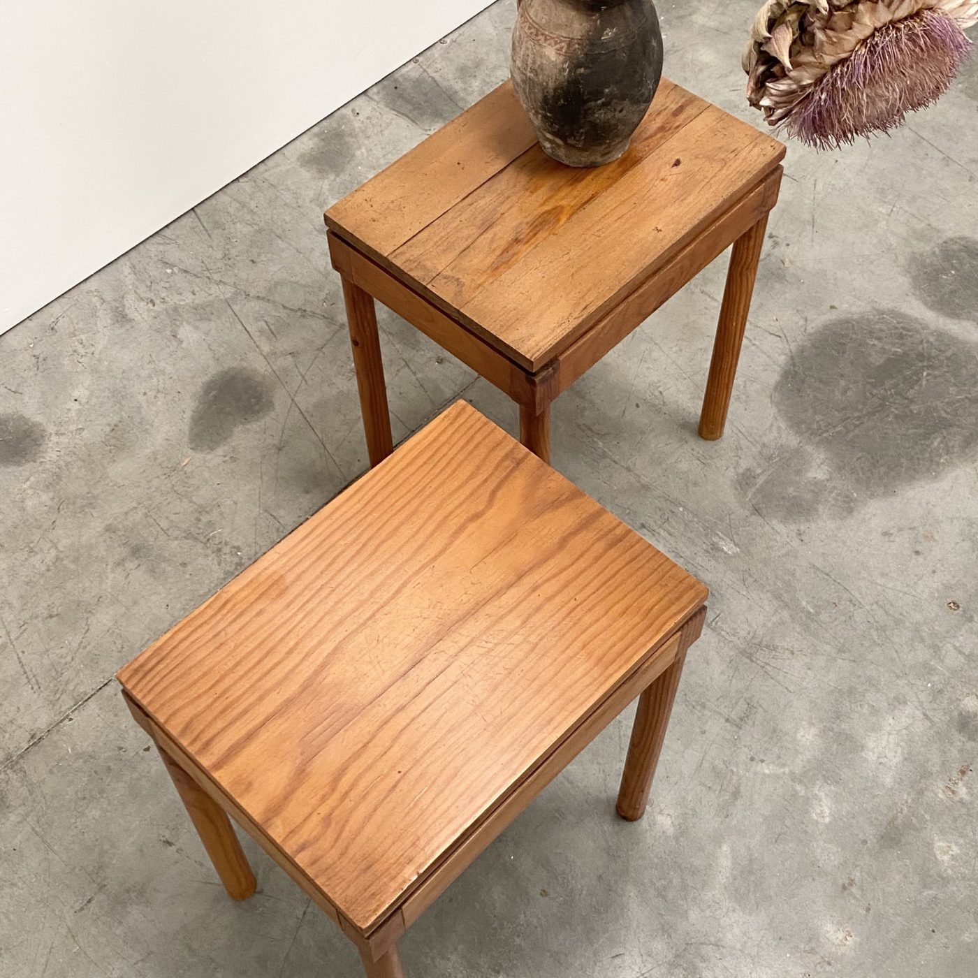 objet-vagabond-midcentury-sidetables0001