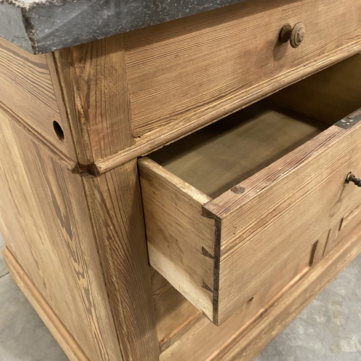 objet-vagabond-oak-cabinet0001