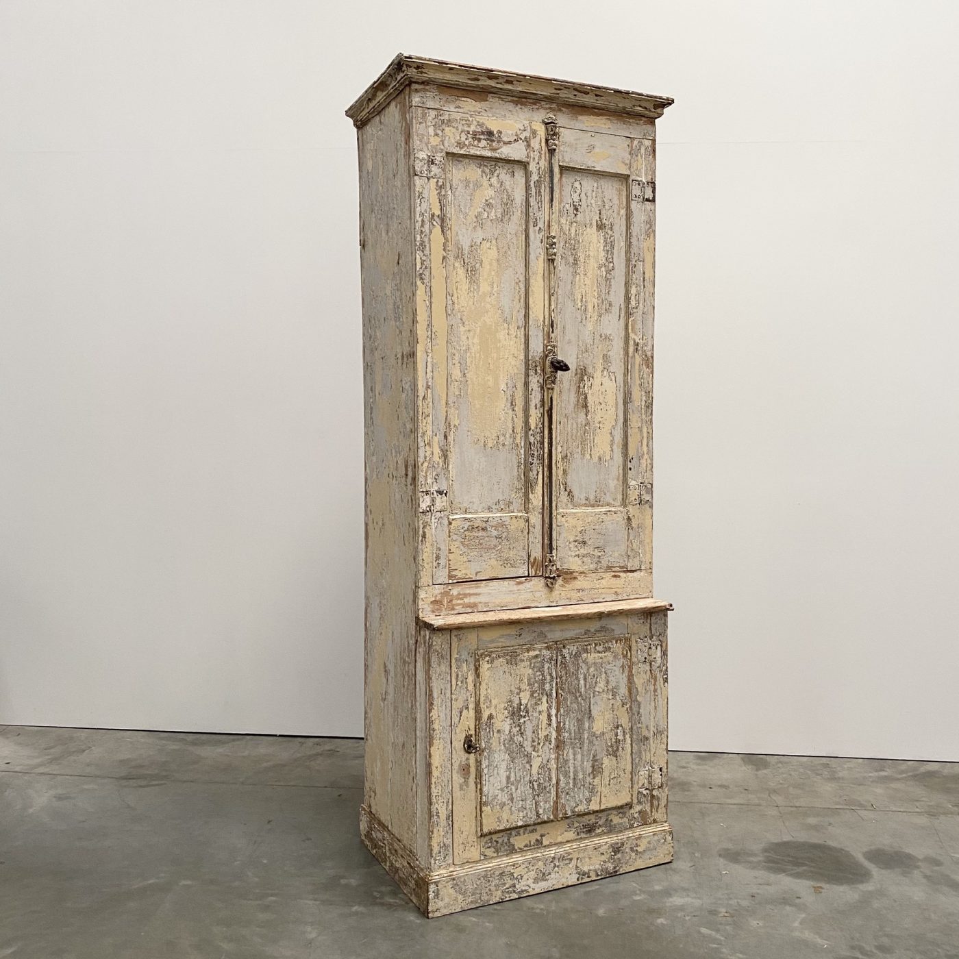 objet-vagabond-painted-cabinet0000