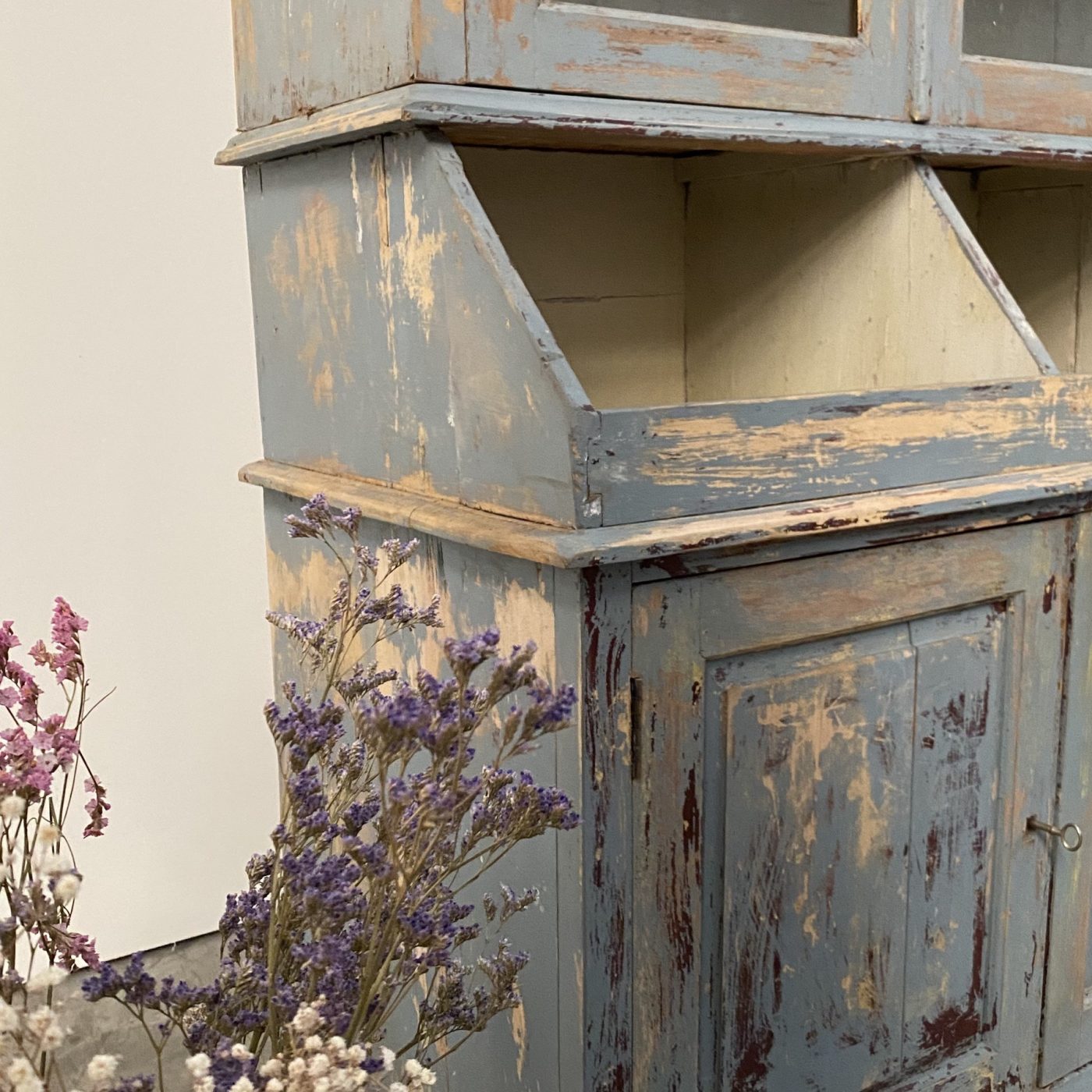 objet-vagabond-painted-cupboard0001