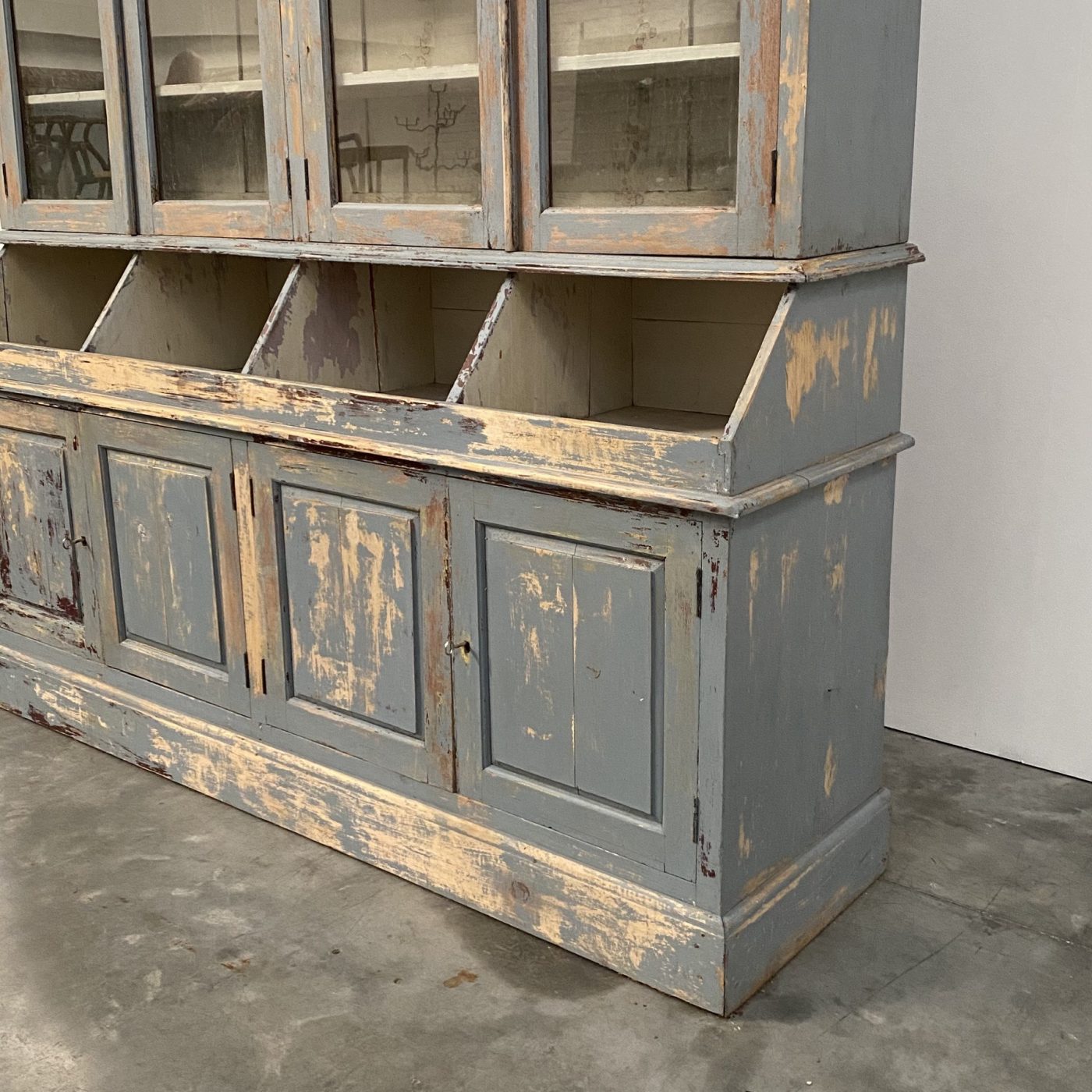 objet-vagabond-painted-cupboard0002