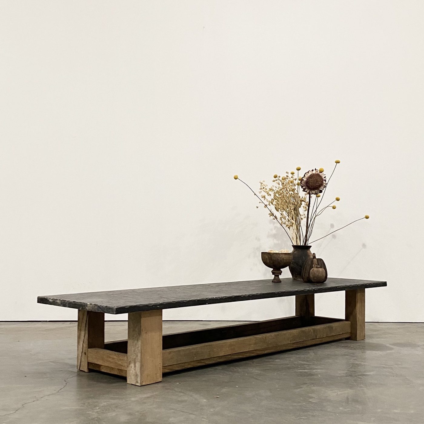 objet-vagabond-stone-table-20002