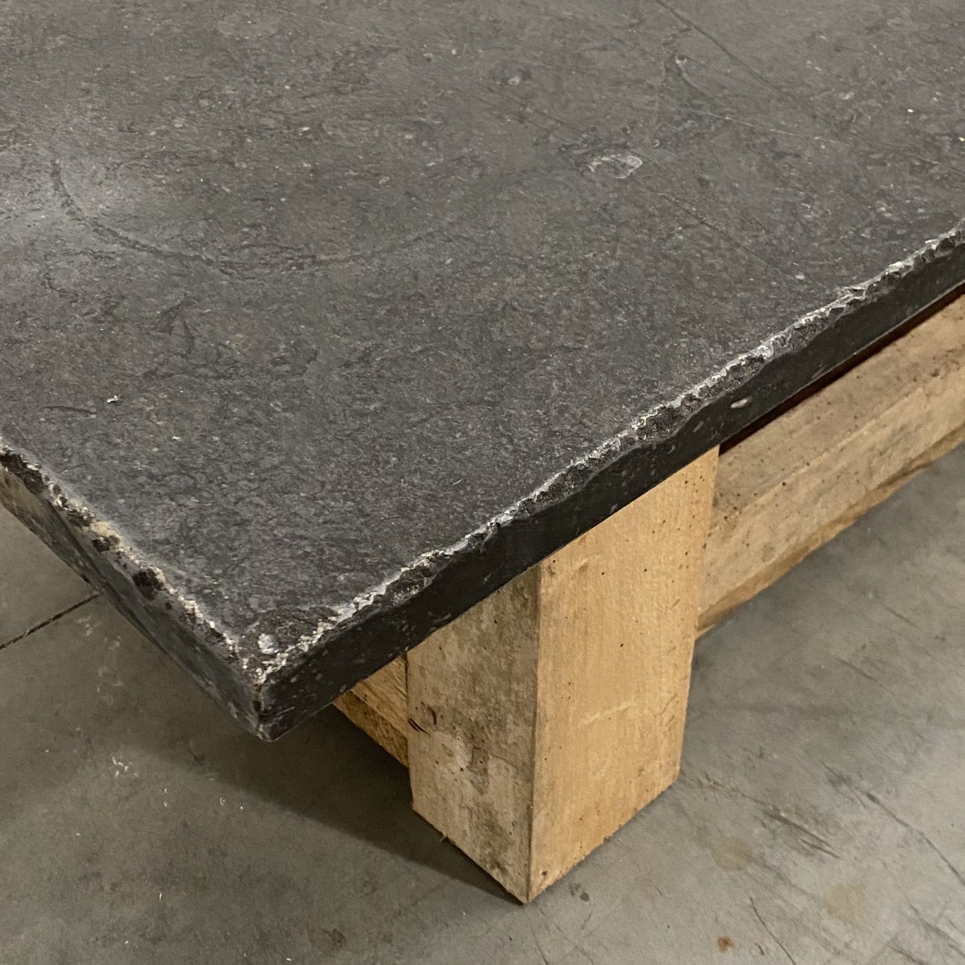 objet-vagabond-stone-table-20004