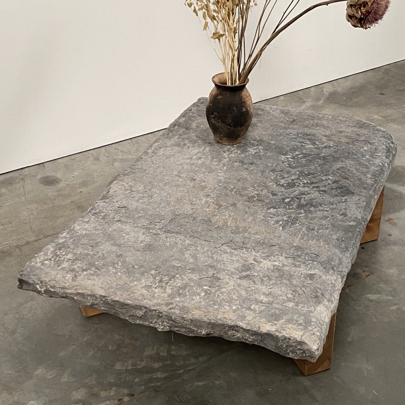 objet-vagabond-stone-table0001