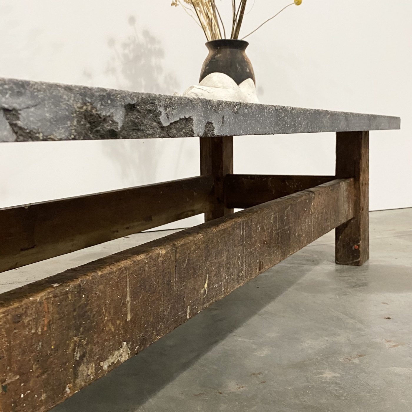 objet-vagabond-stone-table0002