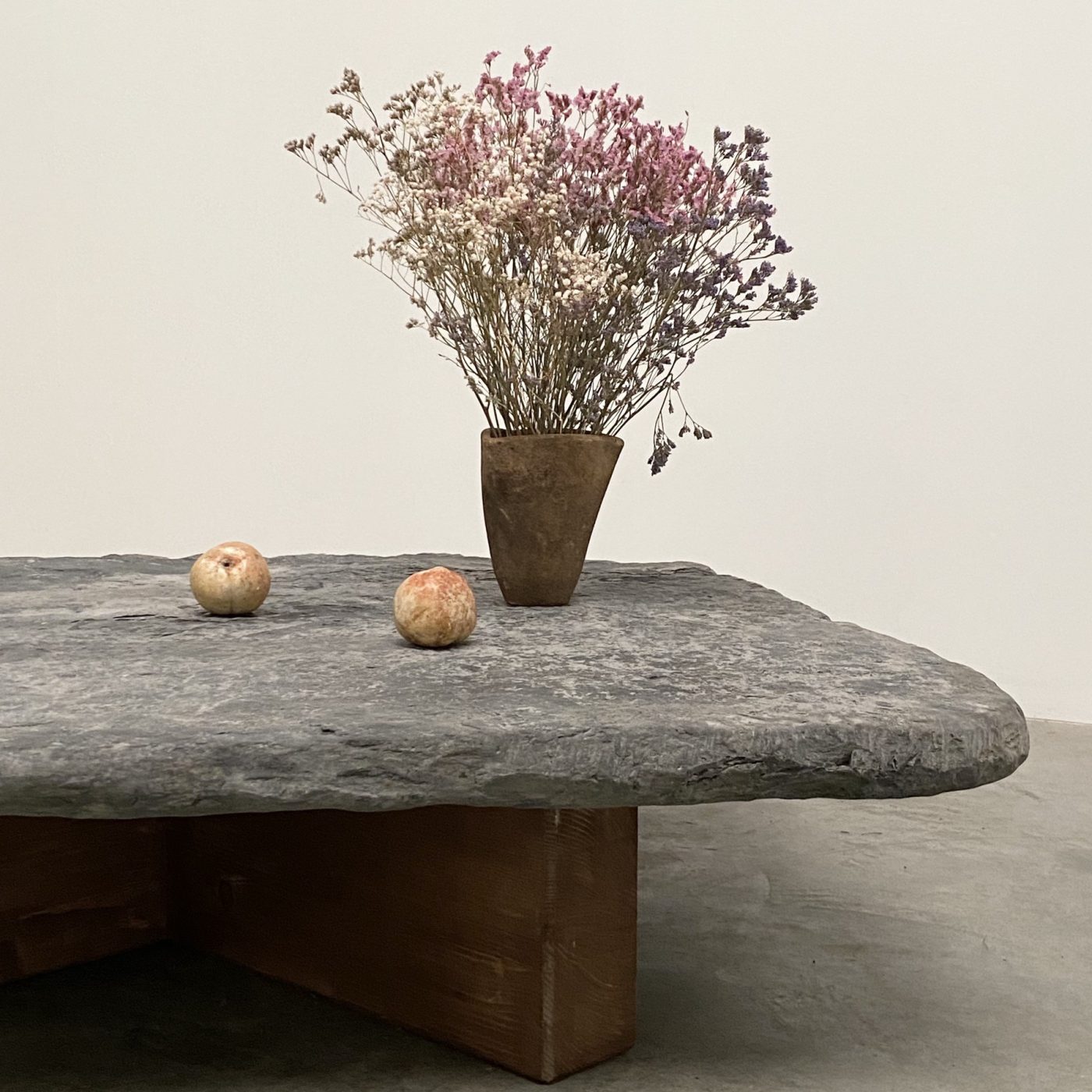 objet-vagabond-stone-table0002