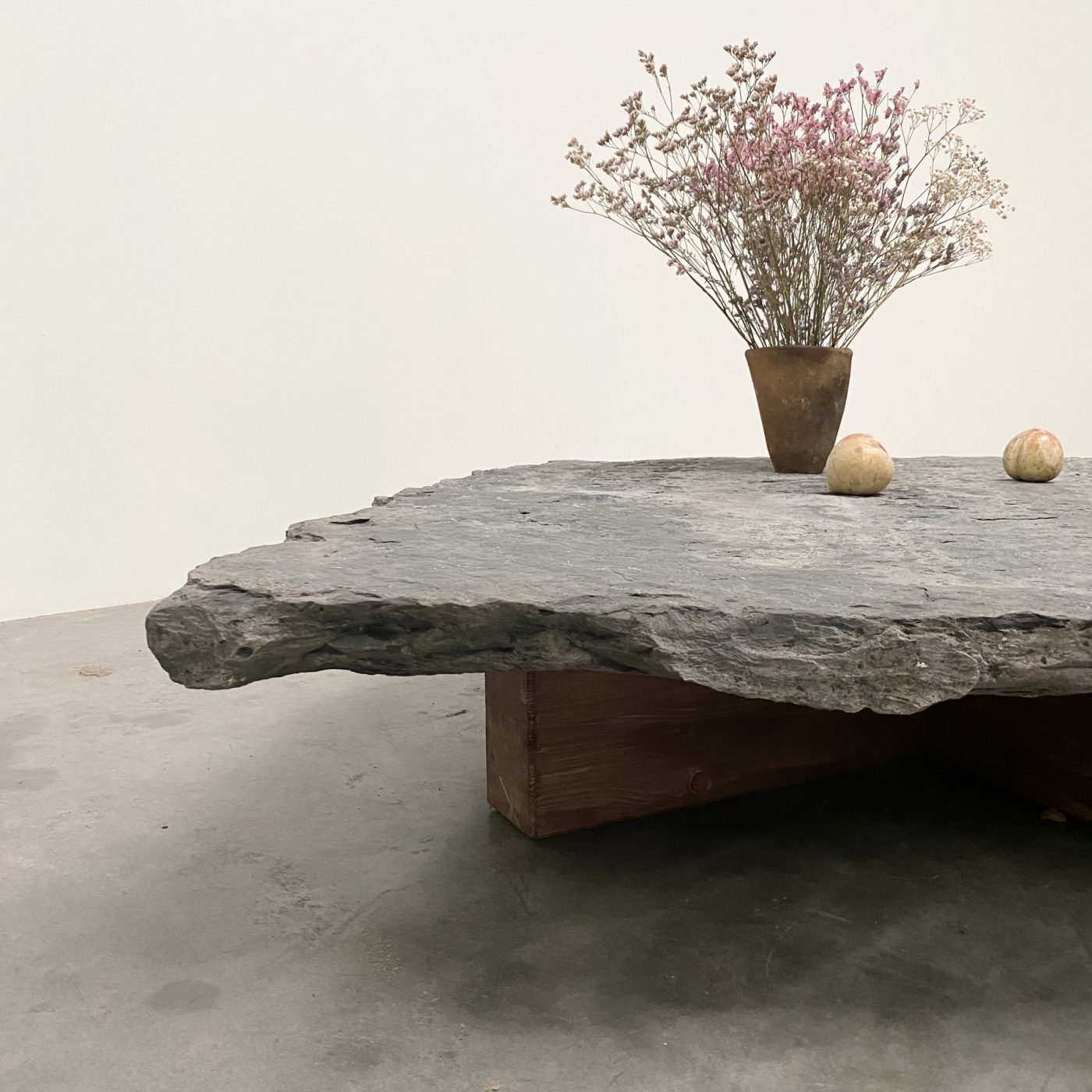 objet-vagabond-stone-table0003