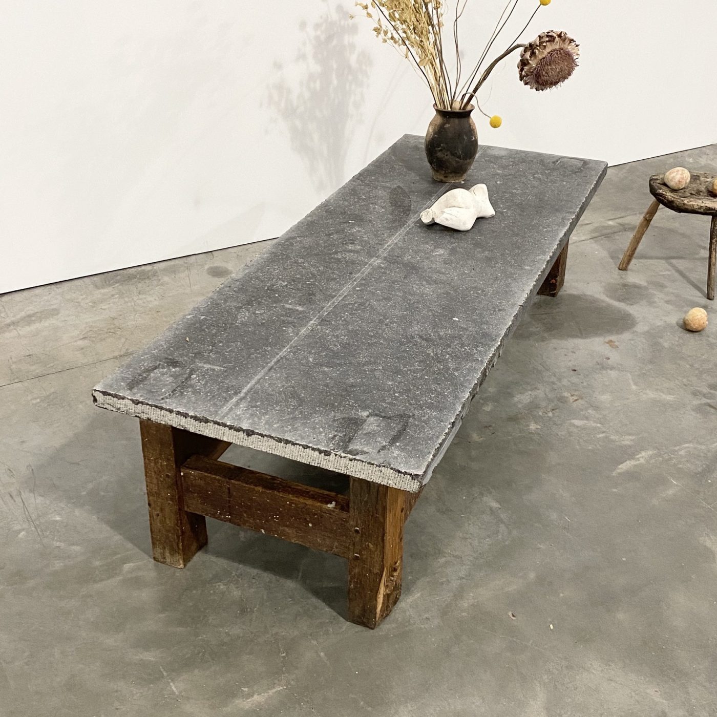 objet-vagabond-stone-table0005