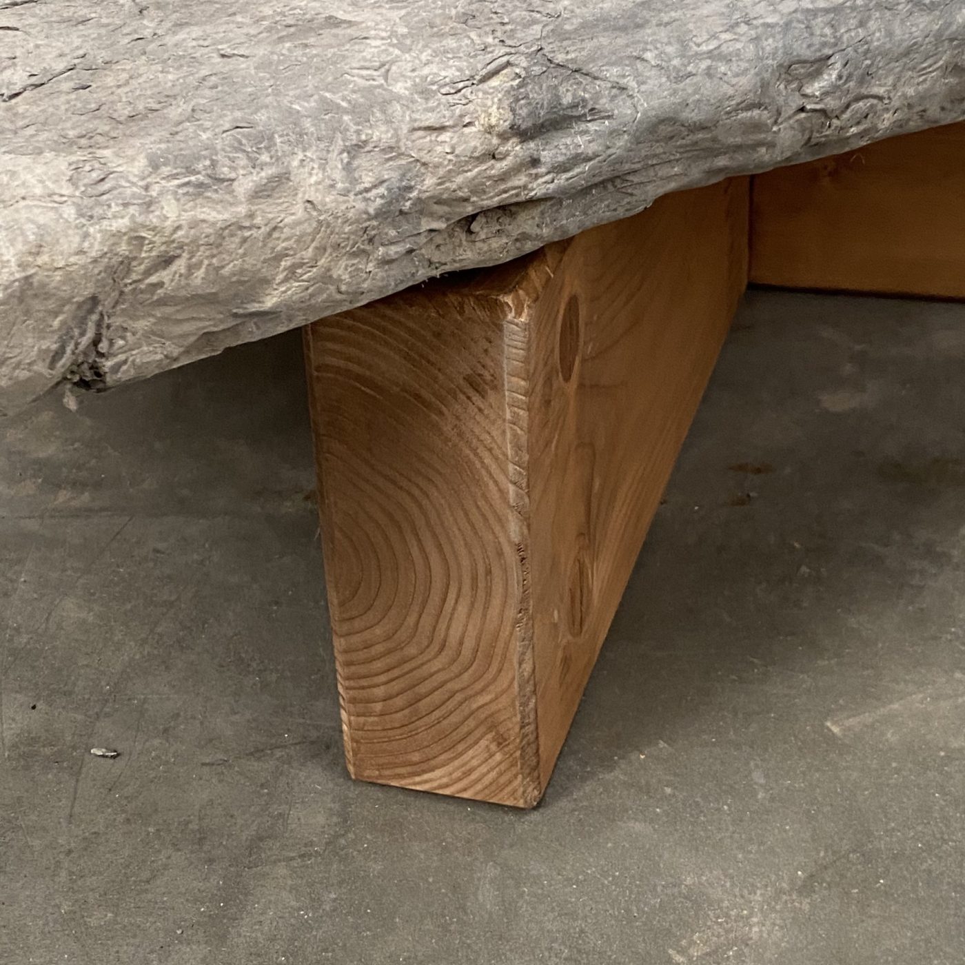 objet-vagabond-stone-table0005